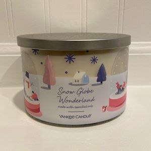 Yankee Candle ‘Snow Globe Wonderland’ candle 🕯️